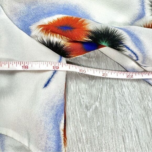 100% Silk Floral Blouse 2 - Picture 5 of 8